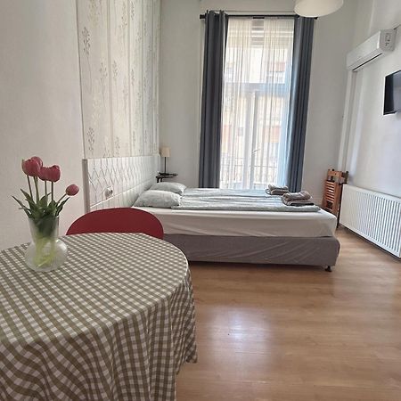 11# Sunflower Cozy Apartment Будапеща Екстериор снимка