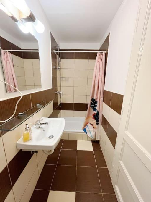 11# Sunflower Cozy Apartment Будапеща Екстериор снимка