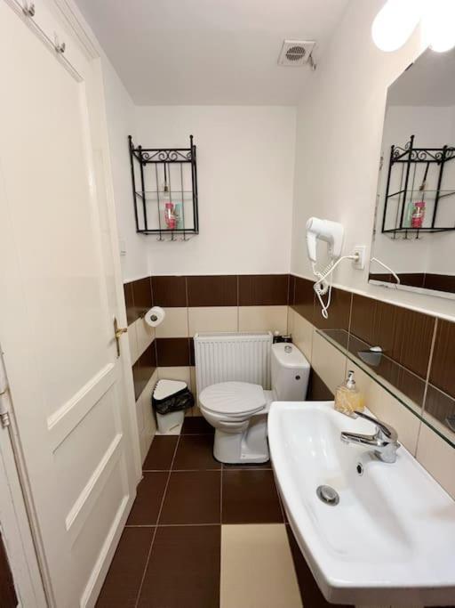 11# Sunflower Cozy Apartment Будапеща Екстериор снимка